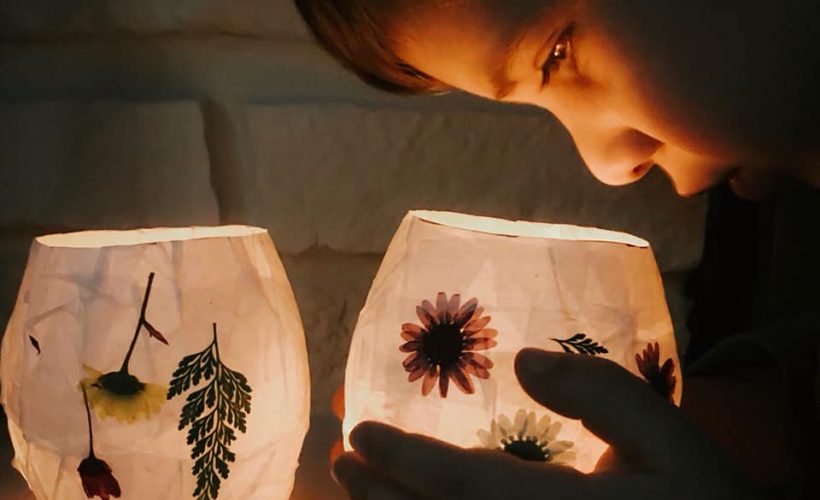 This kid-friendly glowing lantern nature craft will certainly become a spring and summer tradition!