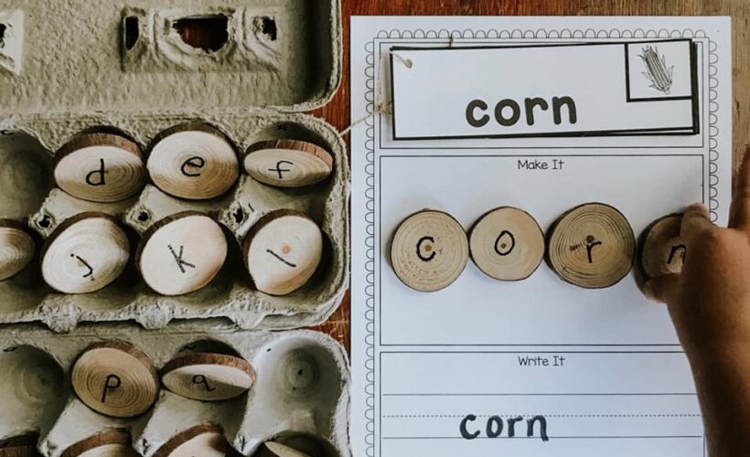 Help your children become more confident and fluent readers by teaching them these common nouns! This hands-on learning invitation is low prep and very easy to set up. Just print, cut, and go! You can also personalize this activity by making letter manipulatives out of wood pieces or stones.